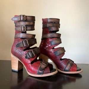 Freebird Bond Red Croco Size 8 EUC